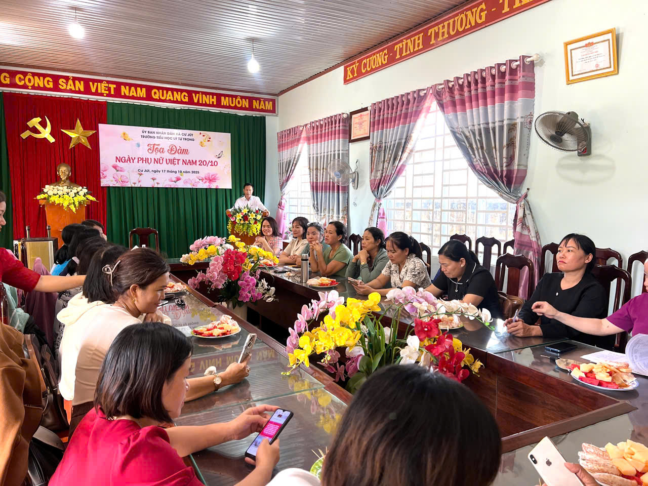 hIỆU TRƯỞNG 20.10